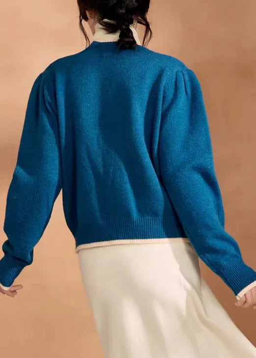 Classic Vintage Sweater with a Flattering Fit