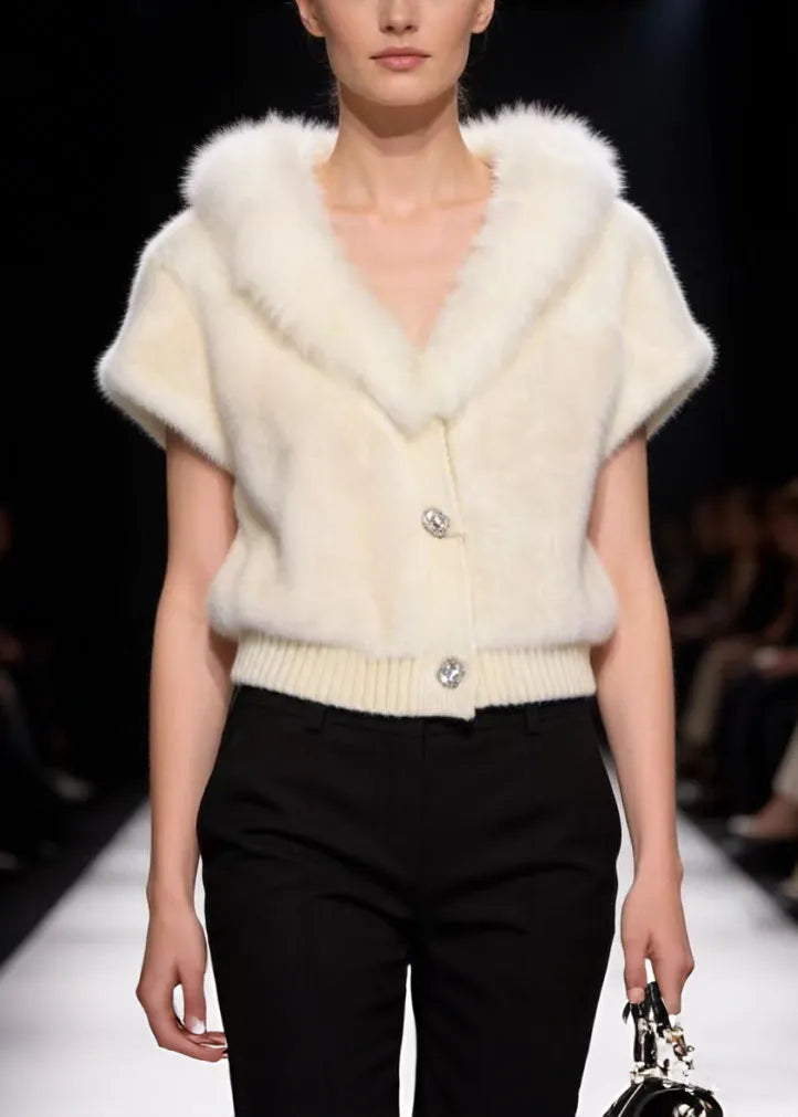 Well Tailored Coat with a Graceful Silhouette