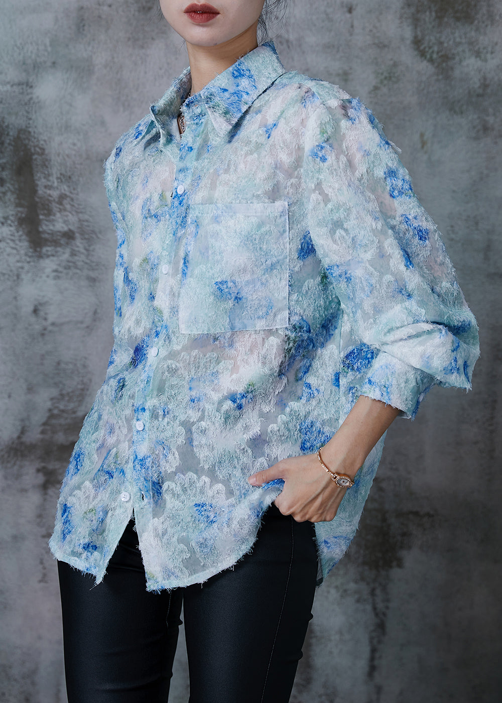Well Tailored Shirt with a Graceful Silhouette