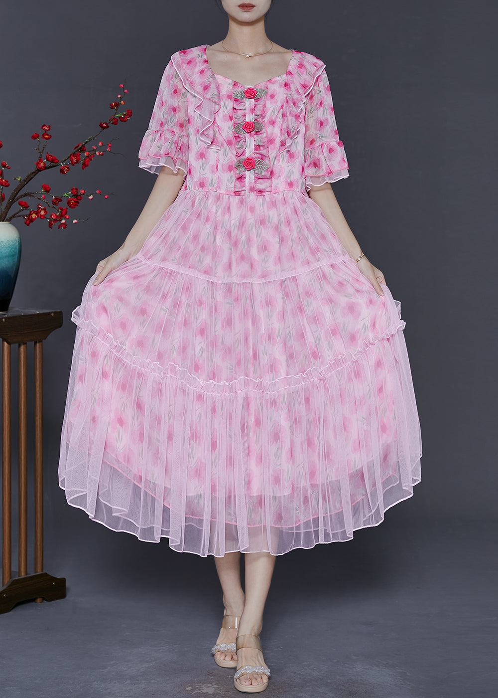Effortlessly Elegant Dress with a Timeless Design