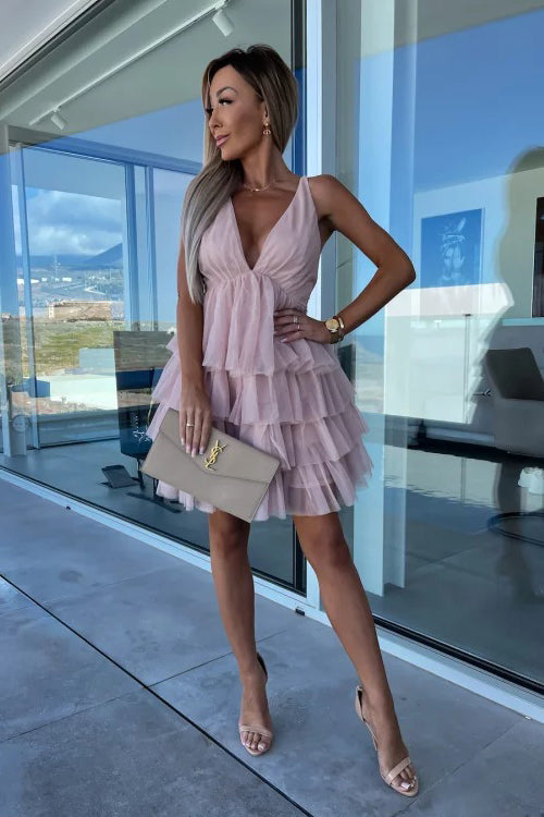 Effortlessly Elegant Dress with a Timeless Design