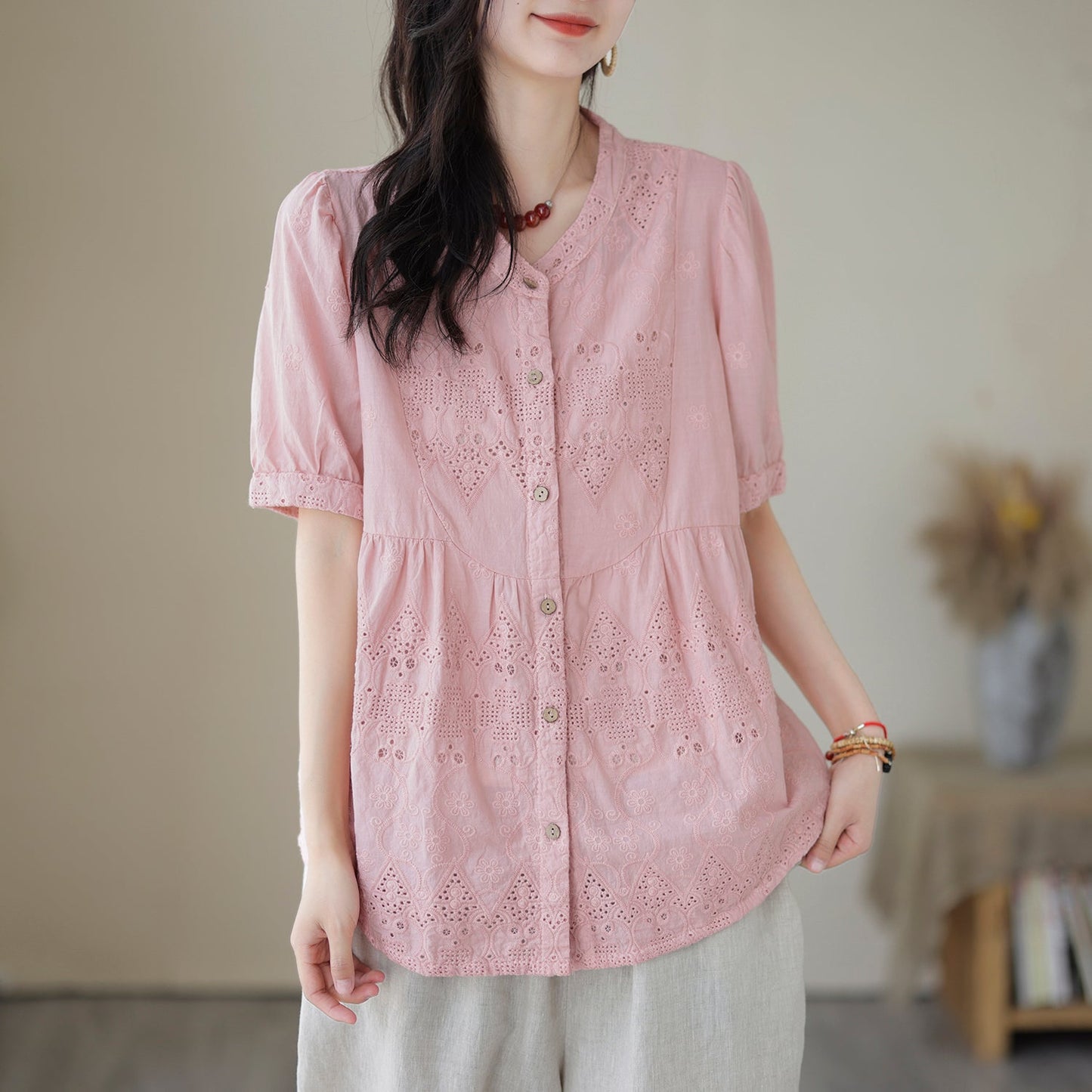 Effortlessly Elegant T-Shirt with a Timeless Design