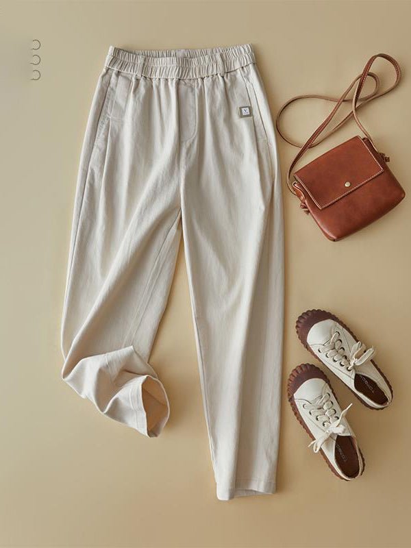 Effortlessly Elegant Pants with a Timeless Design