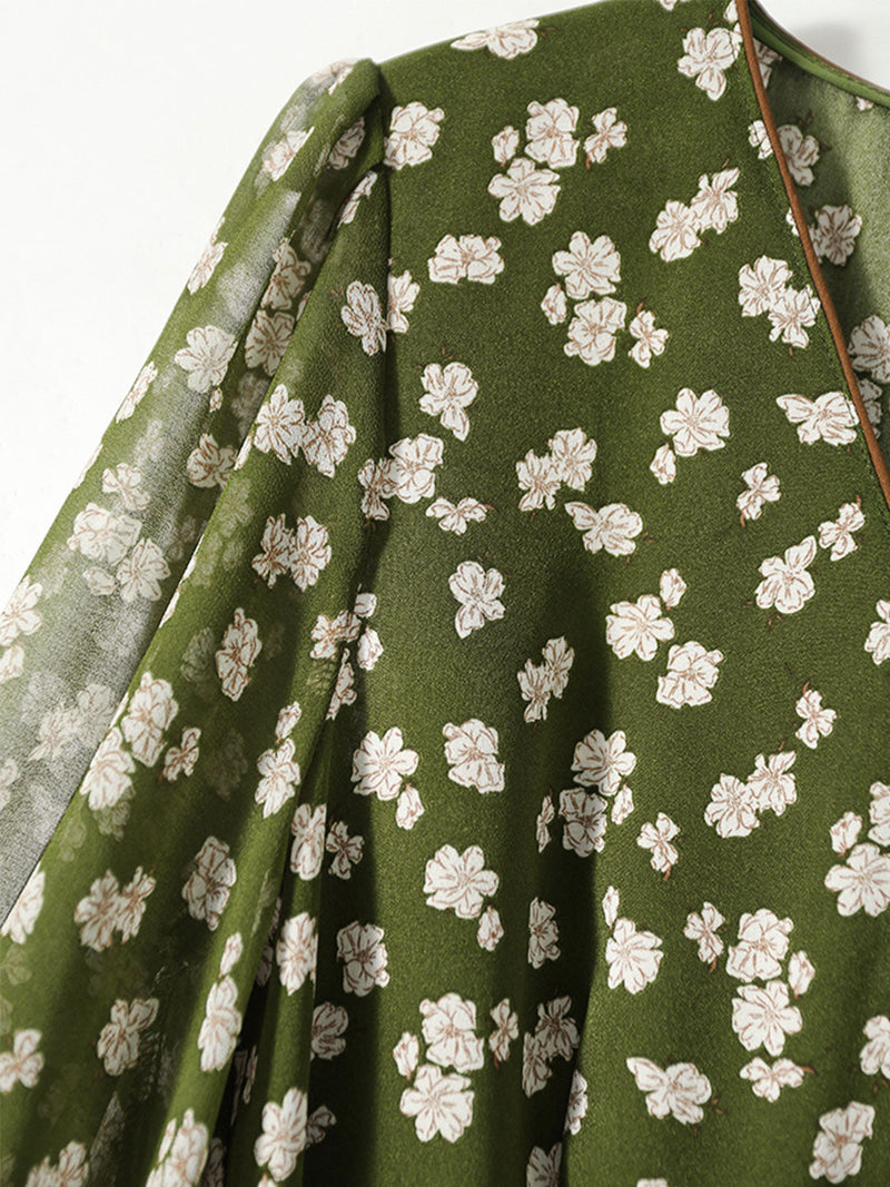 Classic Vintage Dress with a Flattering Fit