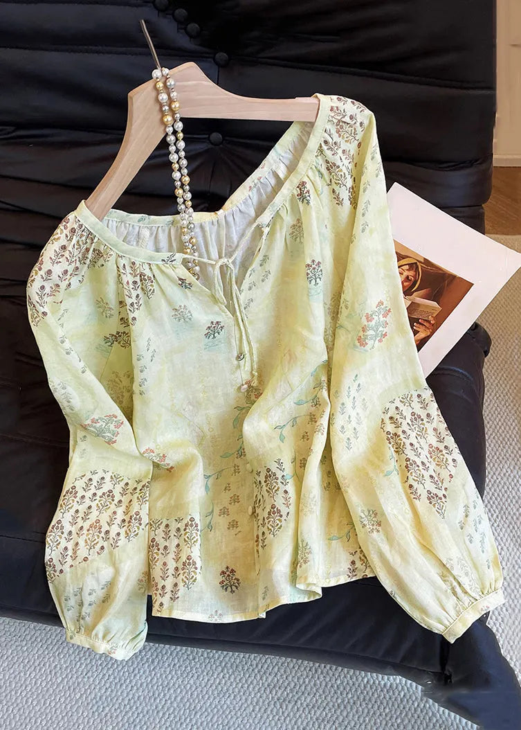 Sophisticated Blouse with a Clean Classic Look