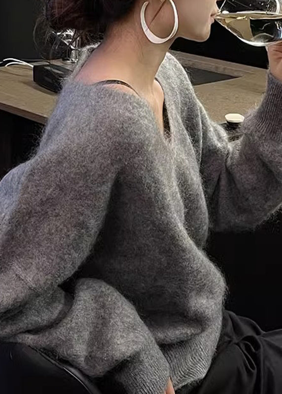Well Tailored Sweater with a Graceful Silhouette