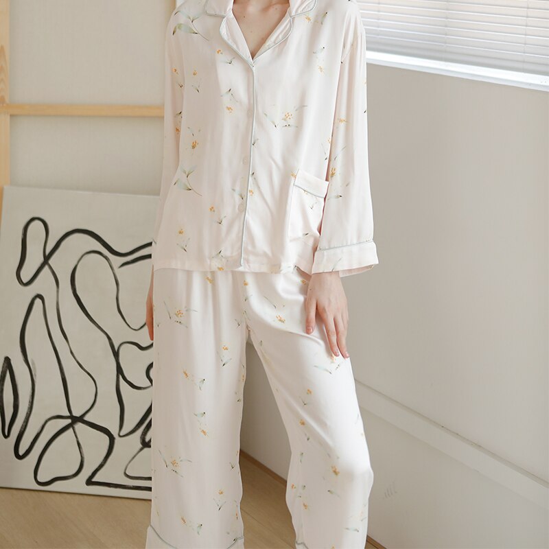 Elegantly Styled Cardigan for Everyday Wear
