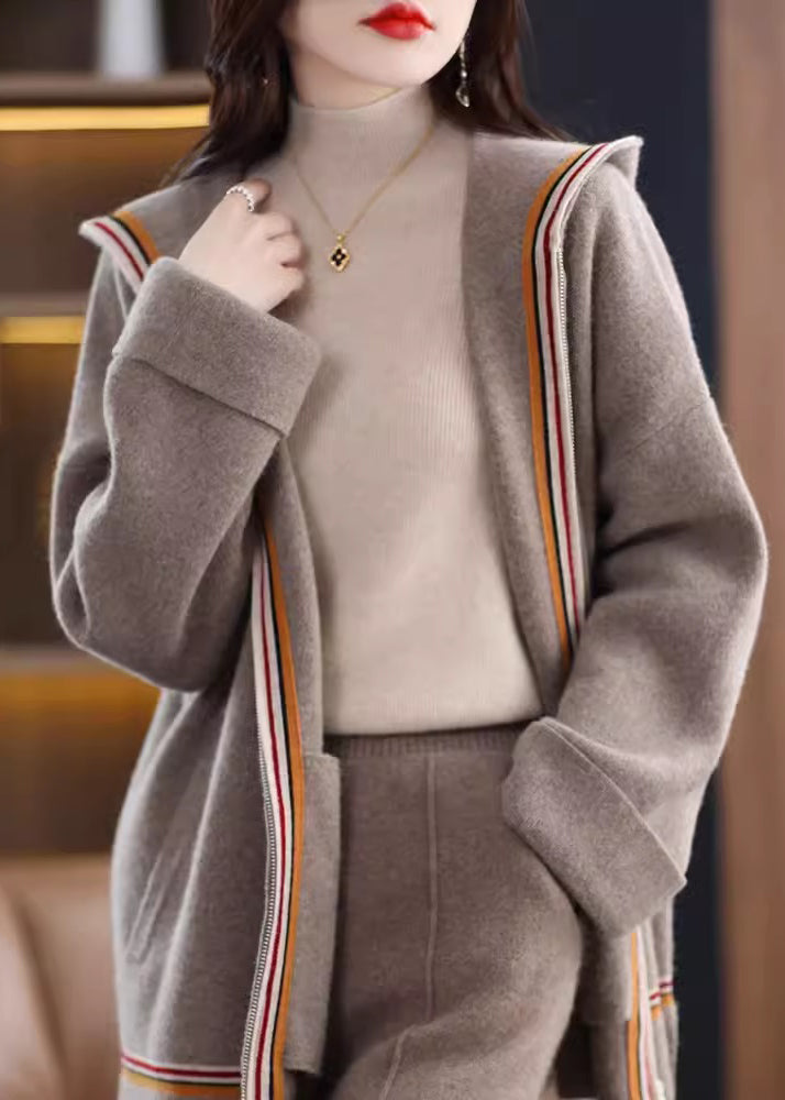 Well Tailored Cardigan with a Graceful Silhouette