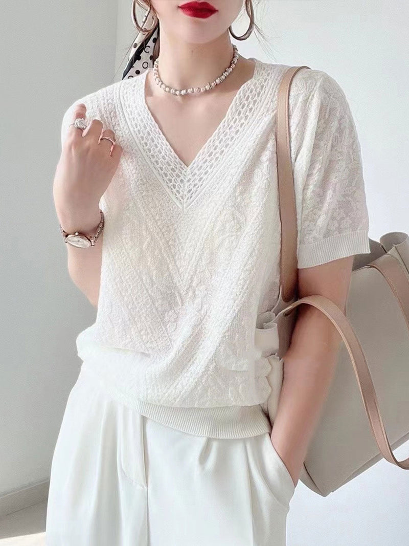 Classic Vintage Sweater with a Flattering Fit