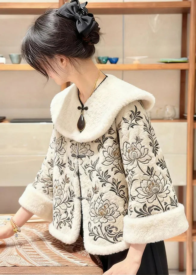 Well Tailored Coat with a Graceful Silhouette