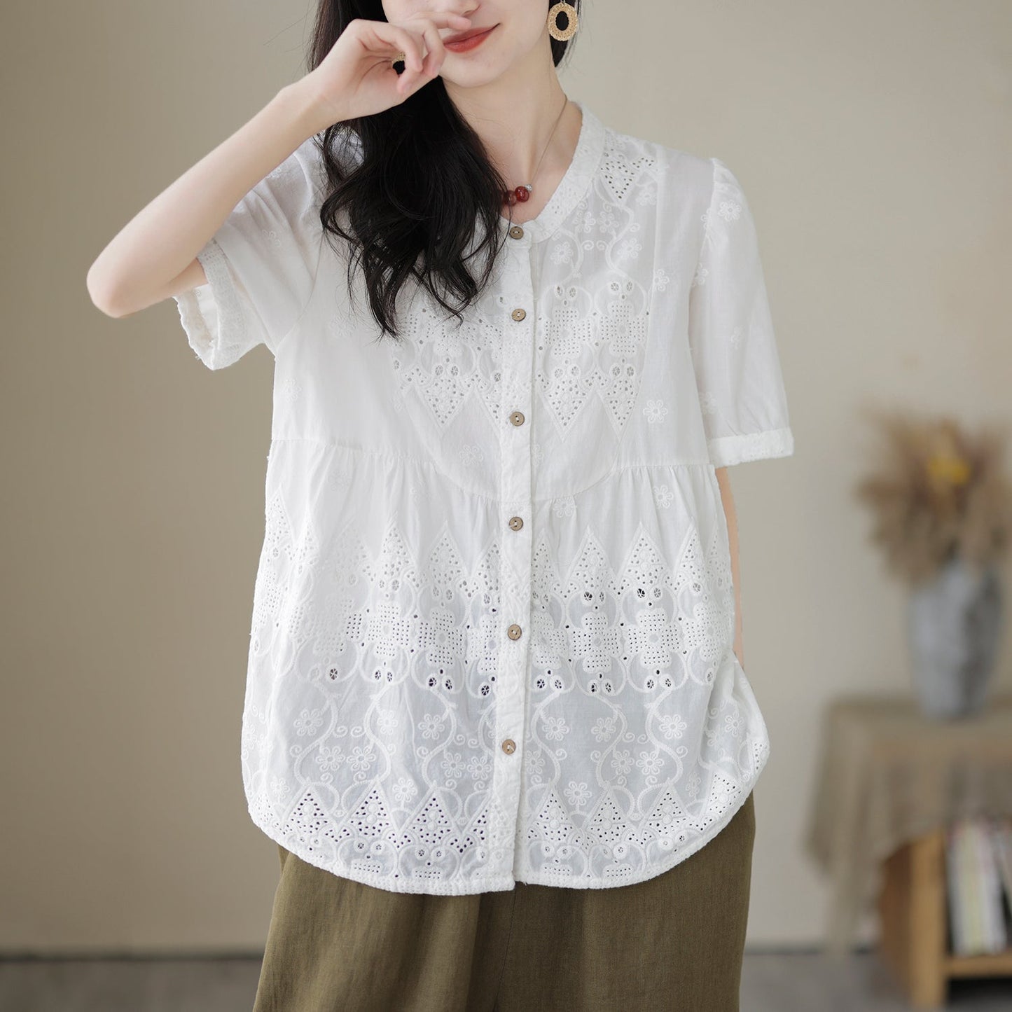Effortlessly Elegant T-Shirt with a Timeless Design