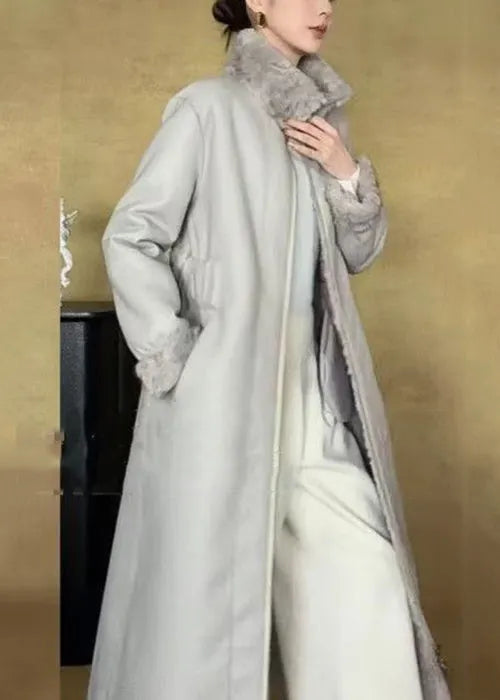 Well Tailored Coat with a Graceful Silhouette