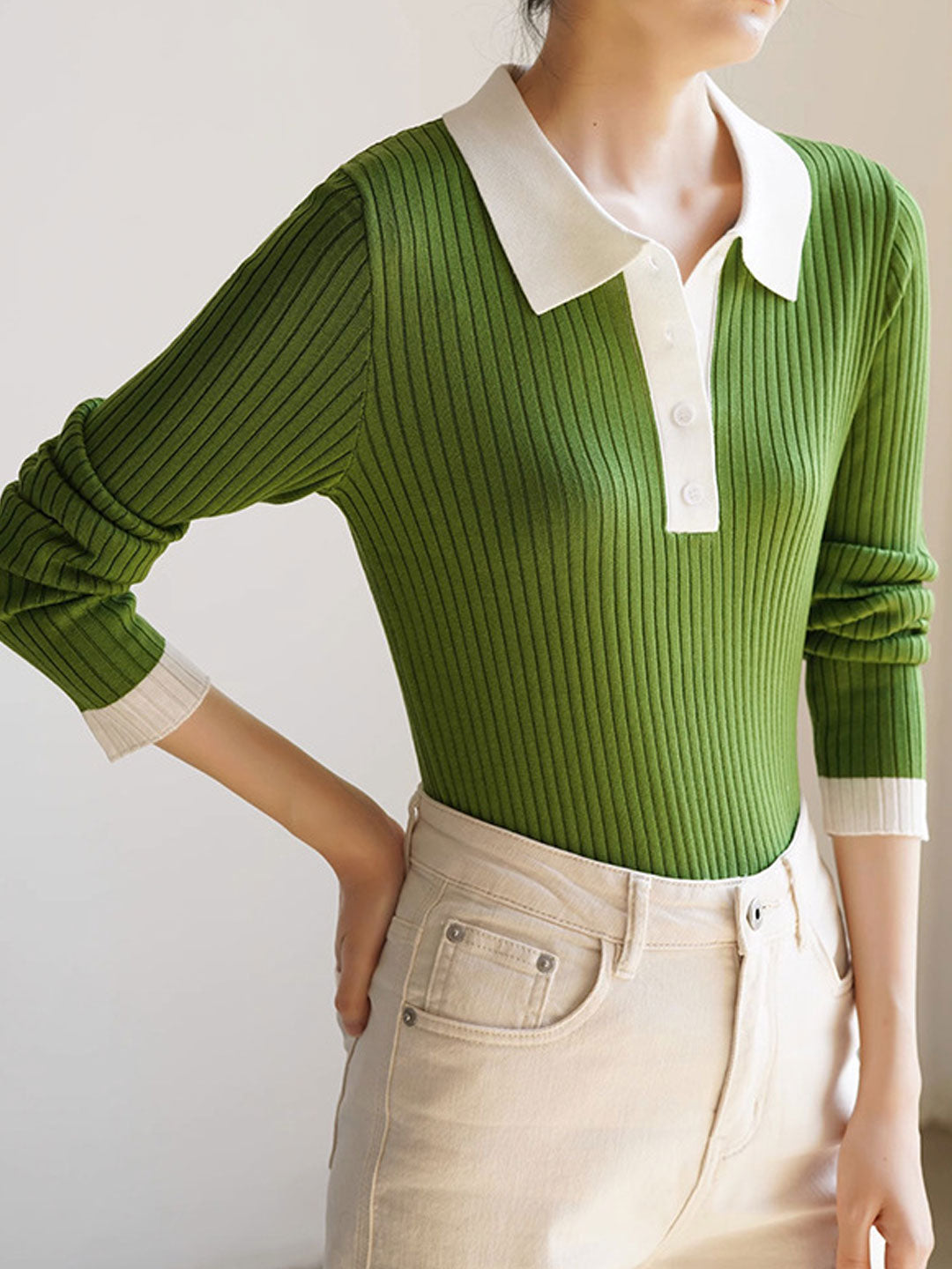 Classic Vintage Sweater with a Flattering Fit