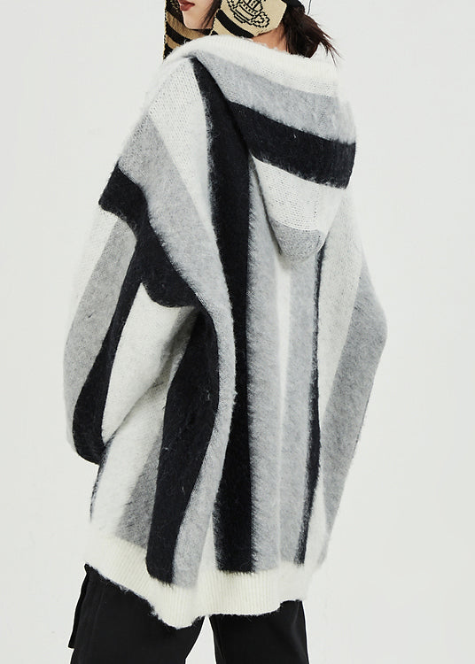 Well Tailored Sweater with a Graceful Silhouette