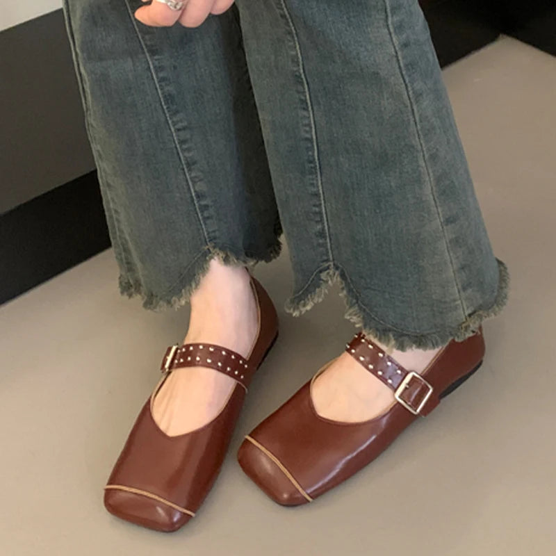 Graceful Orthopedic Flats for Modern Look