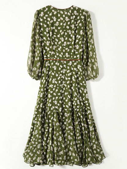 Classic Vintage Dress with a Flattering Fit