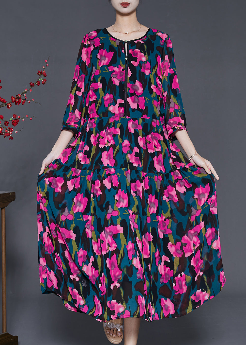 Effortlessly Elegant Dress with a Timeless Design