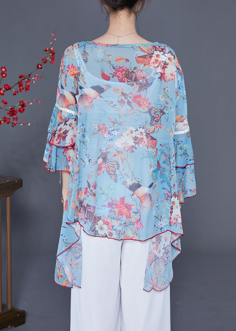 Well Tailored Top with a Graceful Silhouette