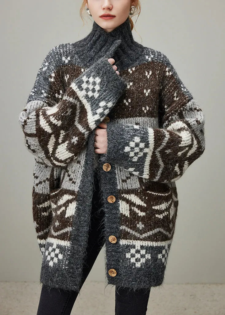 Well Tailored Coat with a Graceful Silhouette