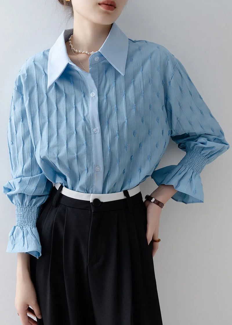 Classic Vintage Shirt with a Flattering Fit