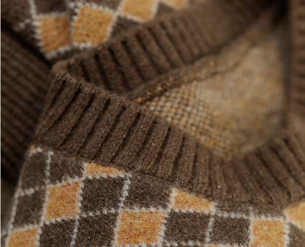 Well Tailored Sweater with a Graceful Silhouette