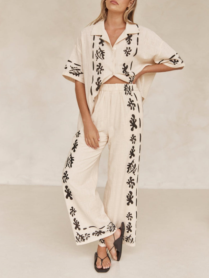 Effortlessly Elegant Pants with a Timeless Design