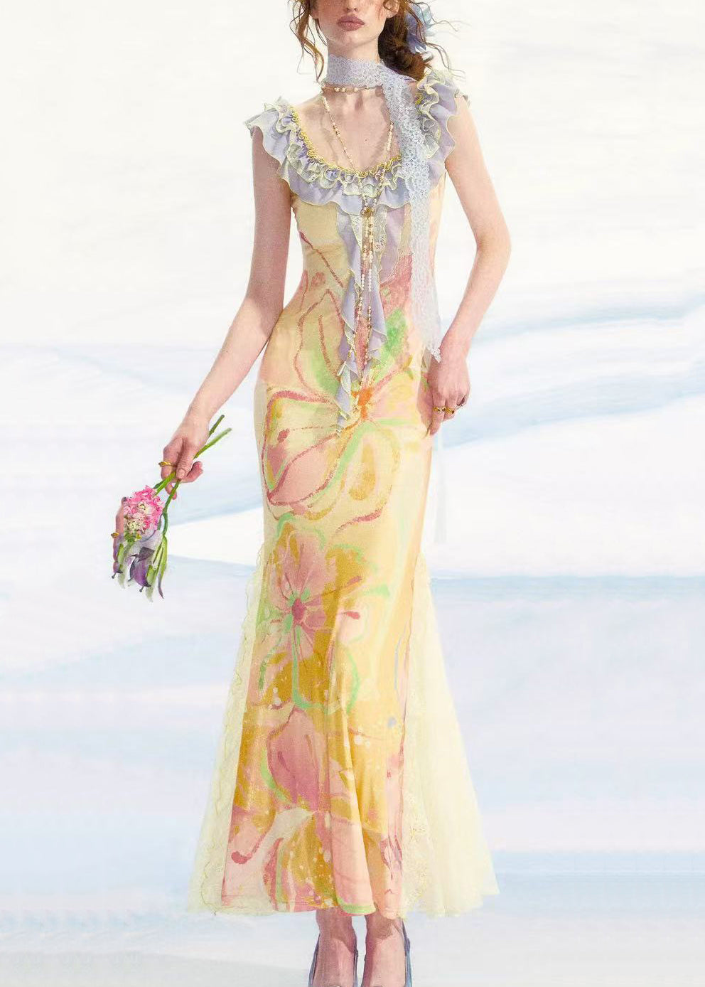 Effortlessly Elegant Dress with a Timeless Design