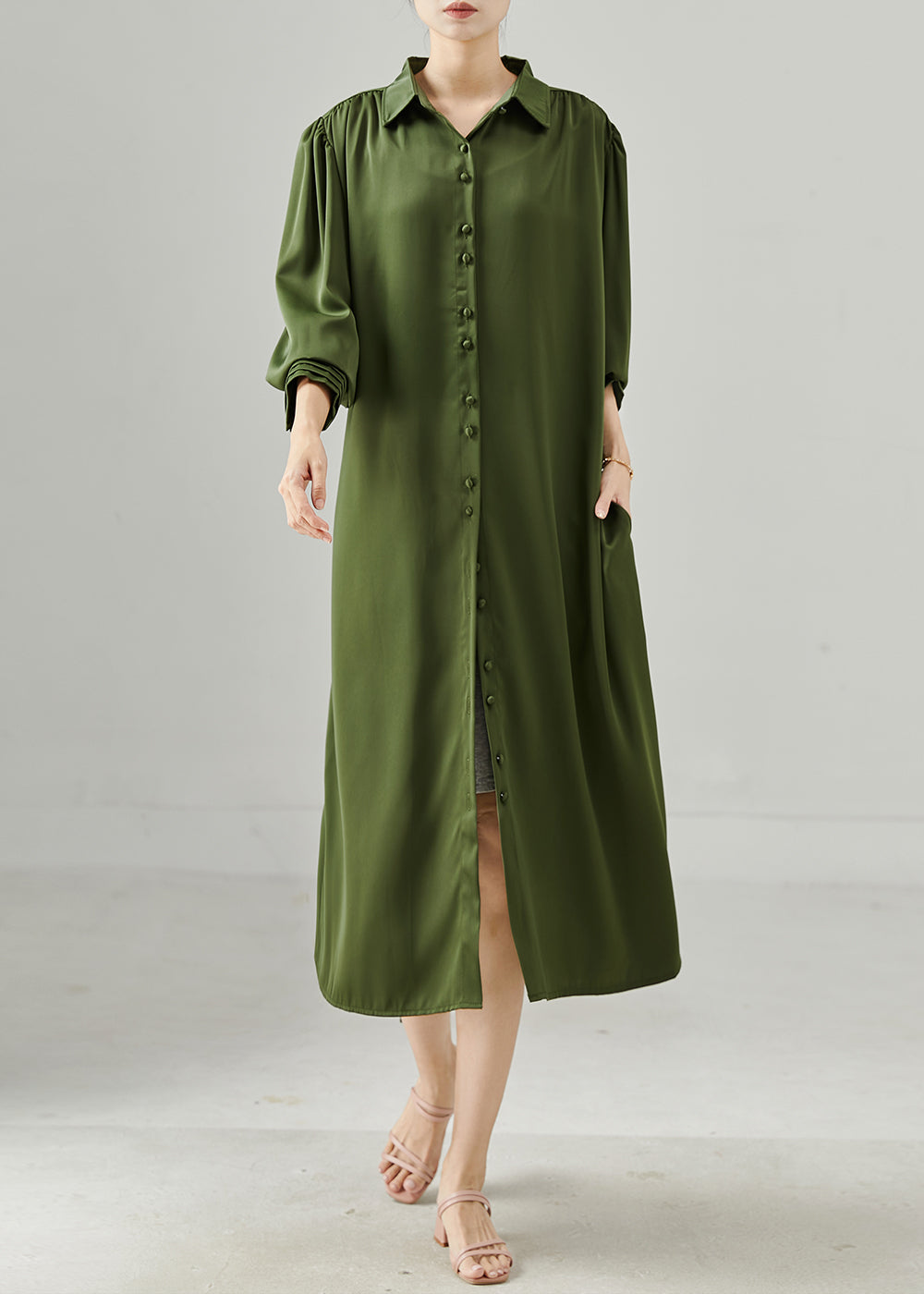 Beautifully Finished Dress in a Timeless Design