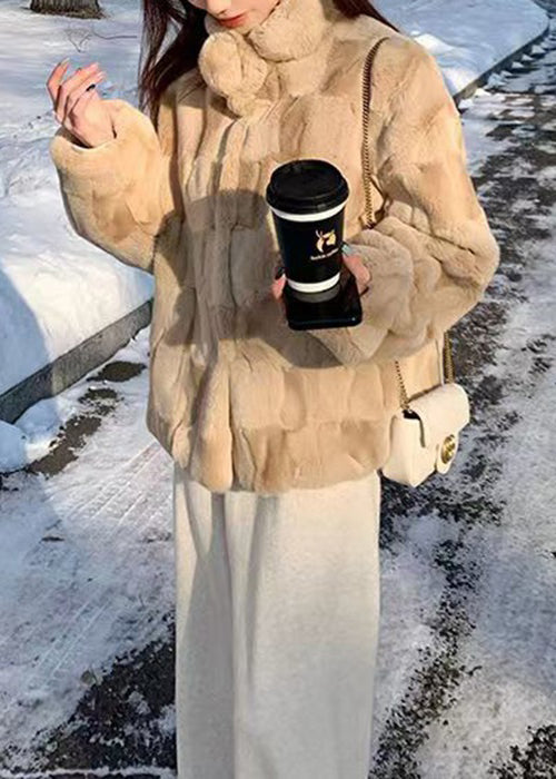 Effortlessly Elegant Coat with a Timeless Design