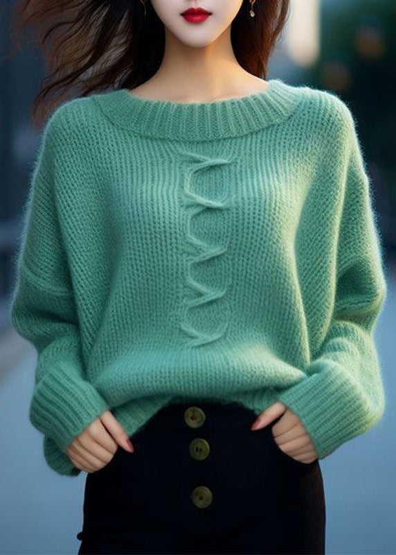 Well Tailored Sweater with a Graceful Silhouette
