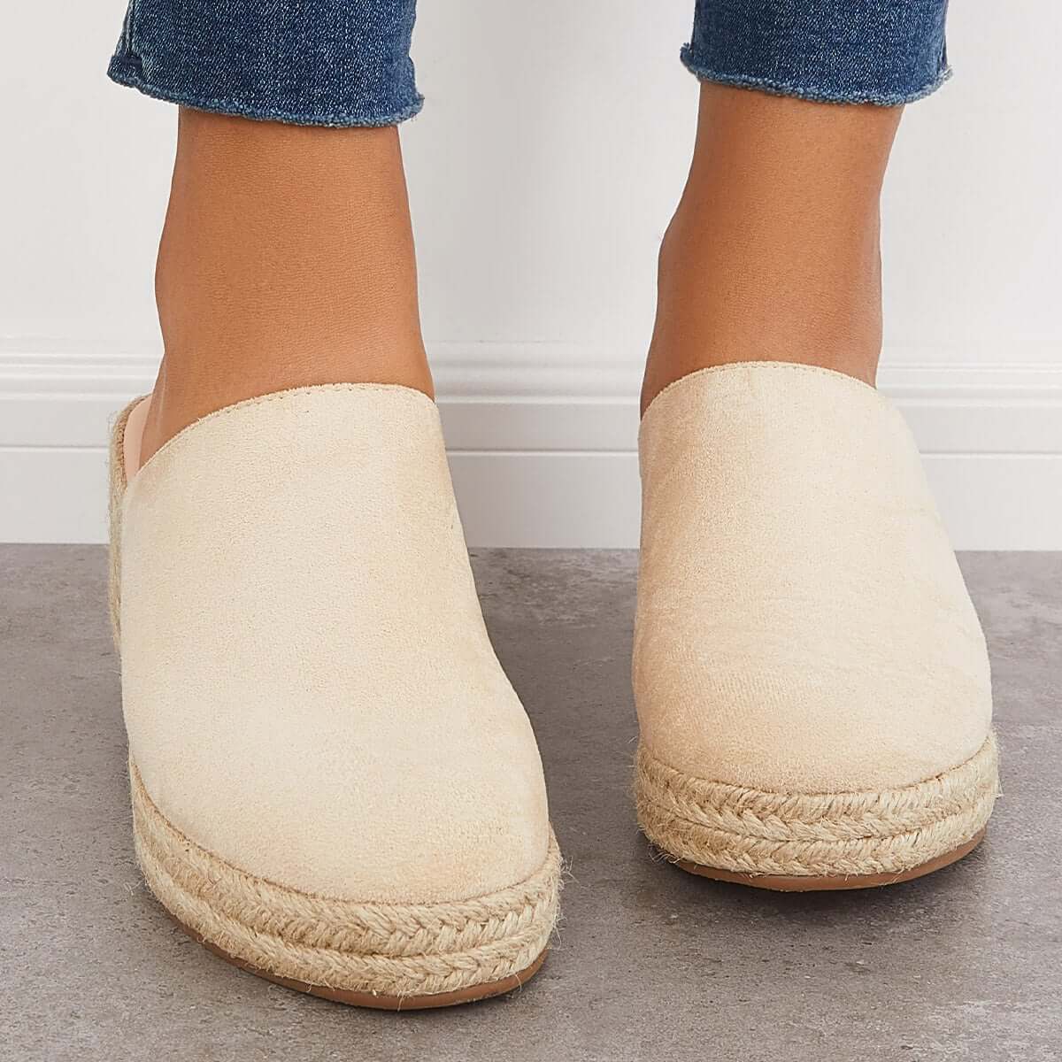 Chic Orthopedic Sandals with Unique Design