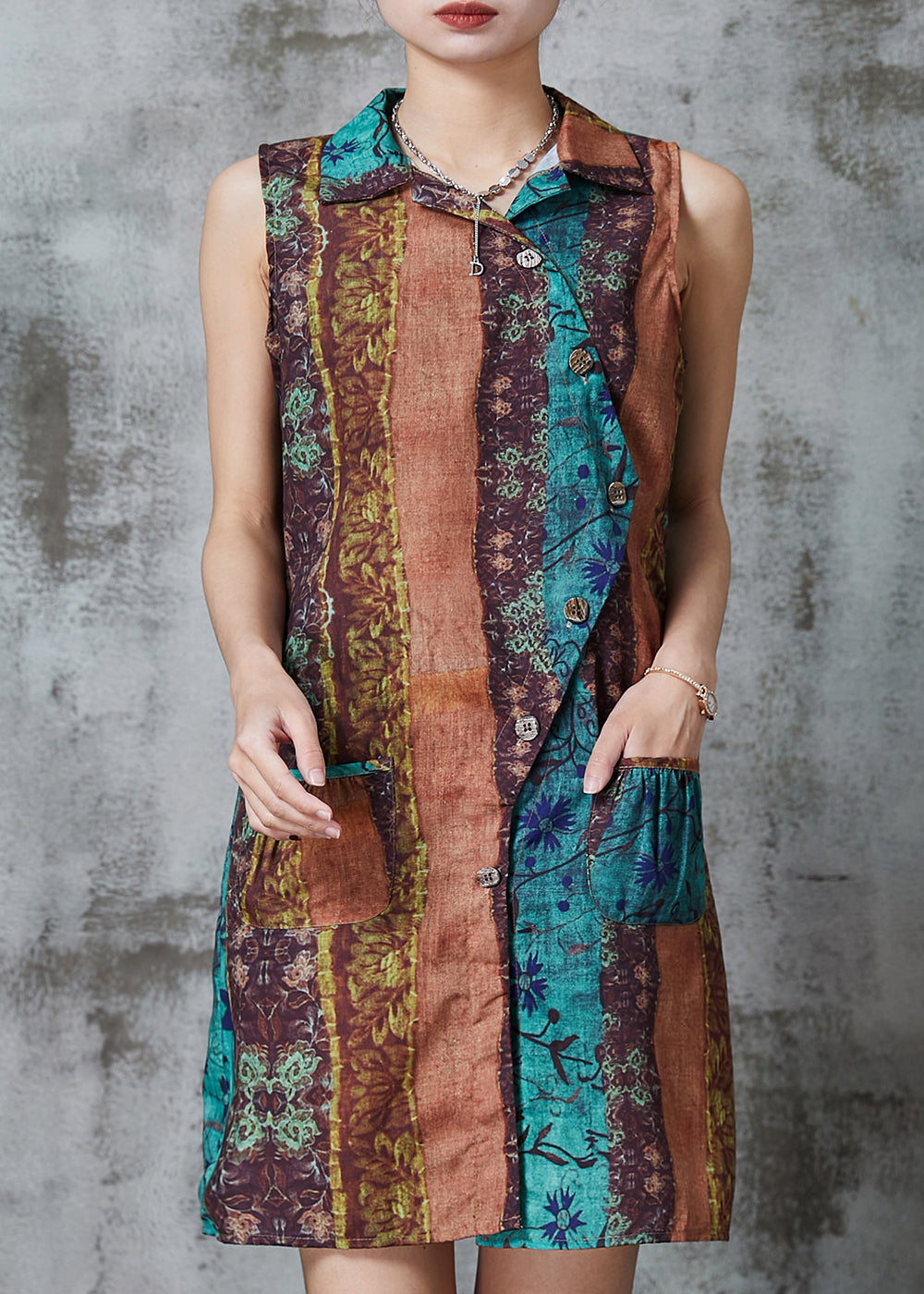 Well Tailored Dress with a Graceful Silhouette