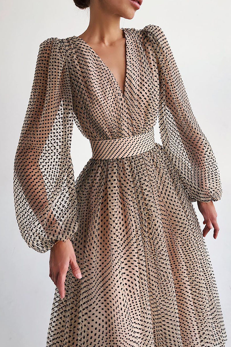 Effortlessly Elegant Dress with a Timeless Design