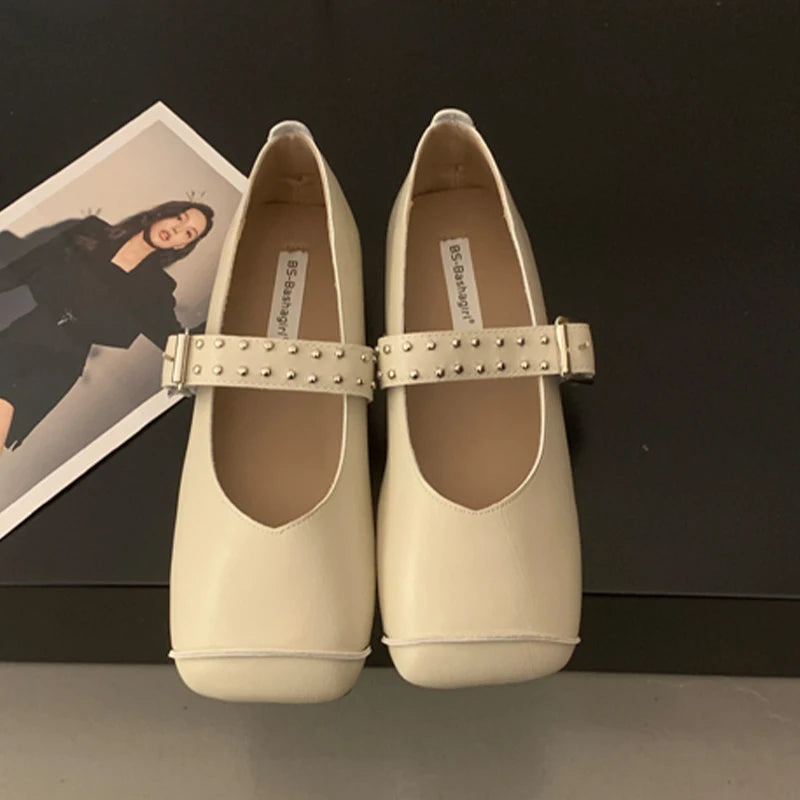 Graceful Orthopedic Flats for Modern Look