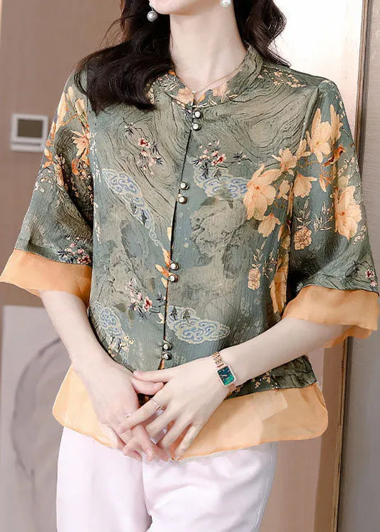 Classic Vintage Top with a Flattering Fit