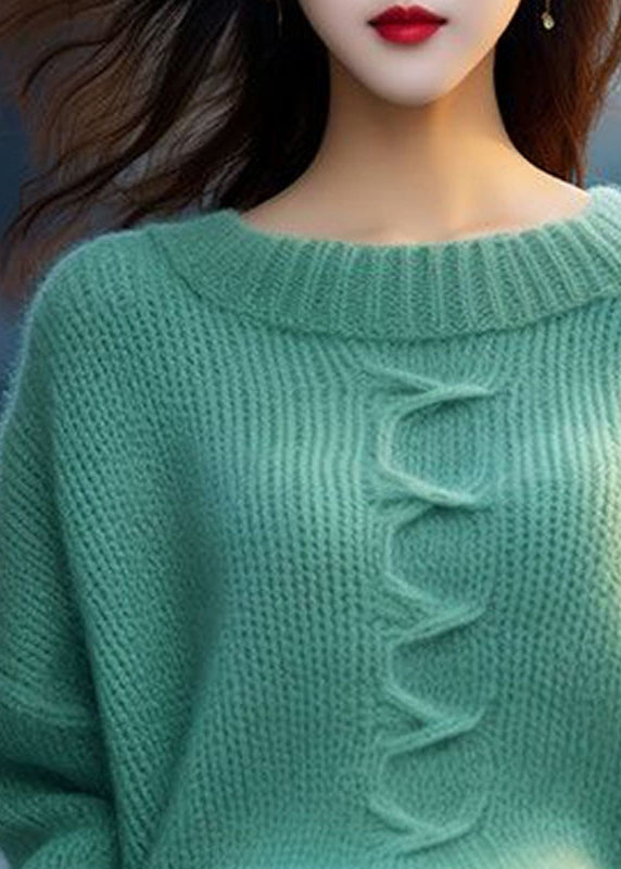 Well Tailored Sweater with a Graceful Silhouette