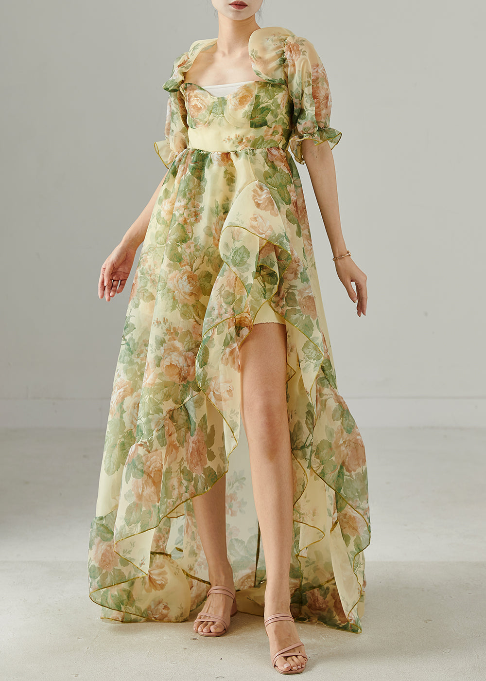 Beautifully Finished Dress in a Timeless Design