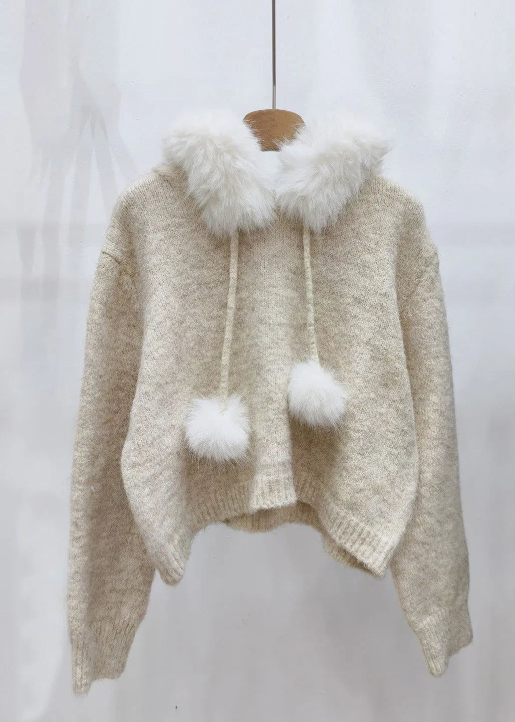 Well Tailored Sweater with a Graceful Silhouette