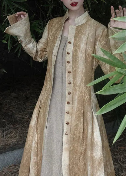 Well Tailored Coat with a Graceful Silhouette