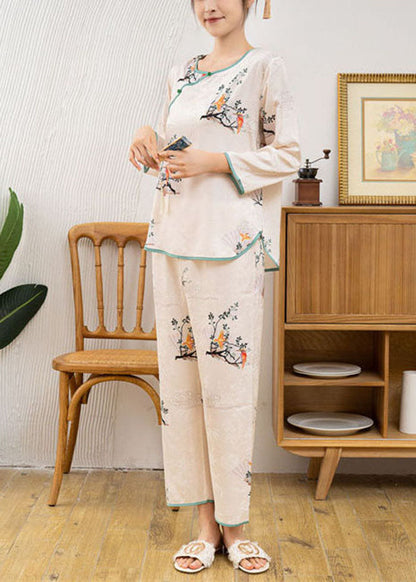 Effortlessly Elegant Garment with a Timeless Design