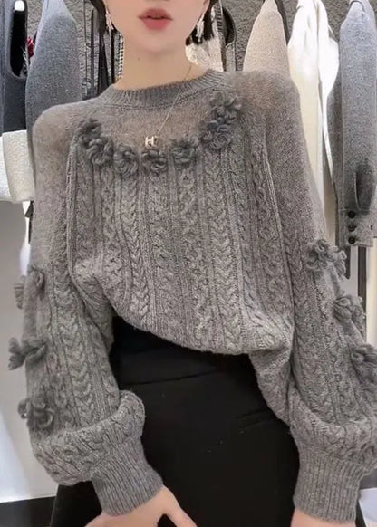 Well Tailored Sweater with a Graceful Silhouette