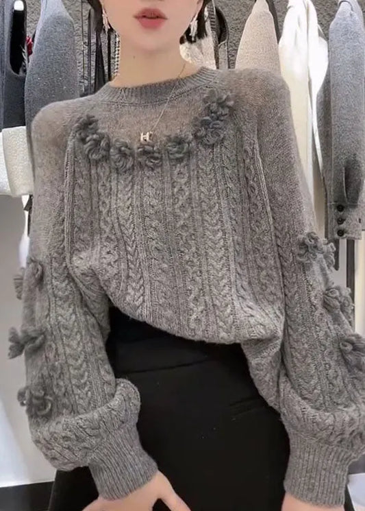 Well Tailored Sweater with a Graceful Silhouette