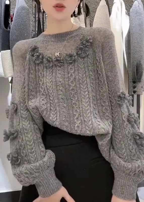 Well Tailored Sweater with a Graceful Silhouette