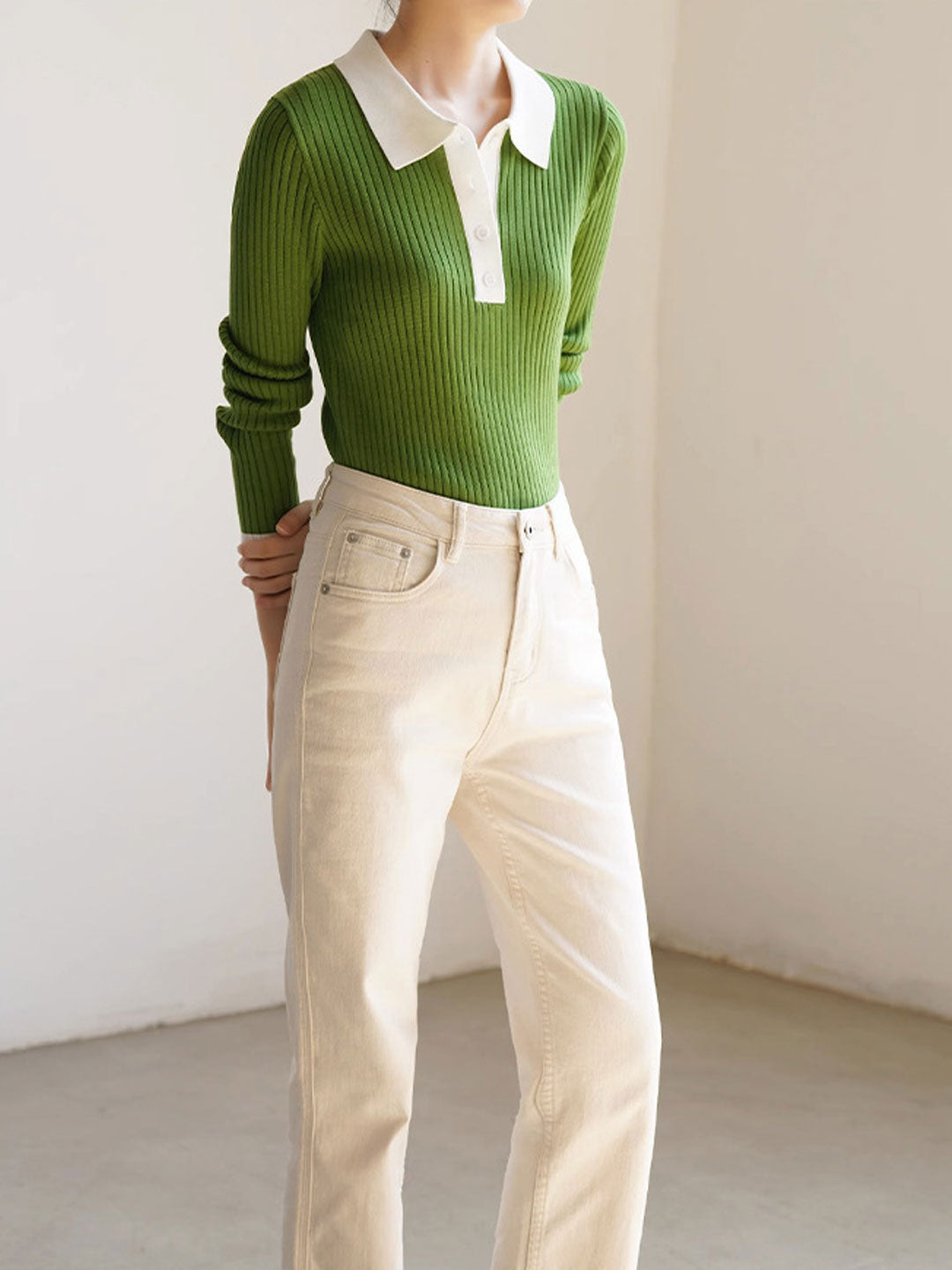 Classic Vintage Sweater with a Flattering Fit