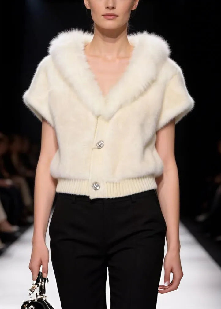 Well Tailored Coat with a Graceful Silhouette