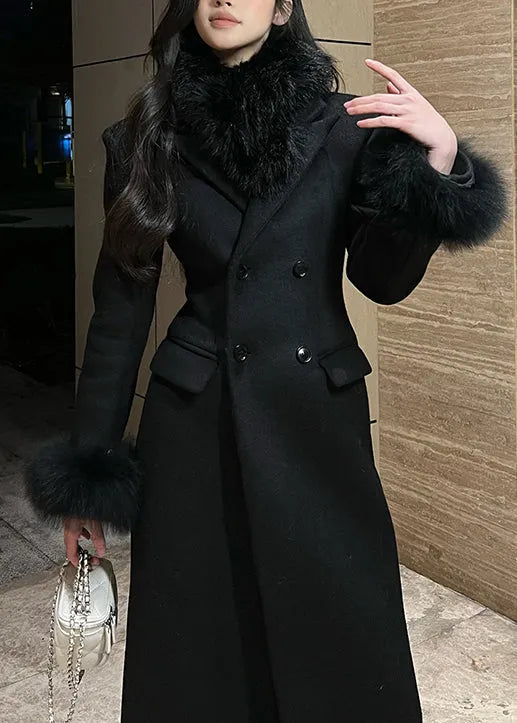 Beautifully Finished Coat in a Timeless Design