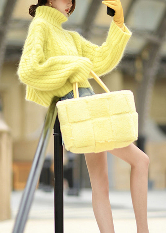 Well Tailored Sweater with a Graceful Silhouette