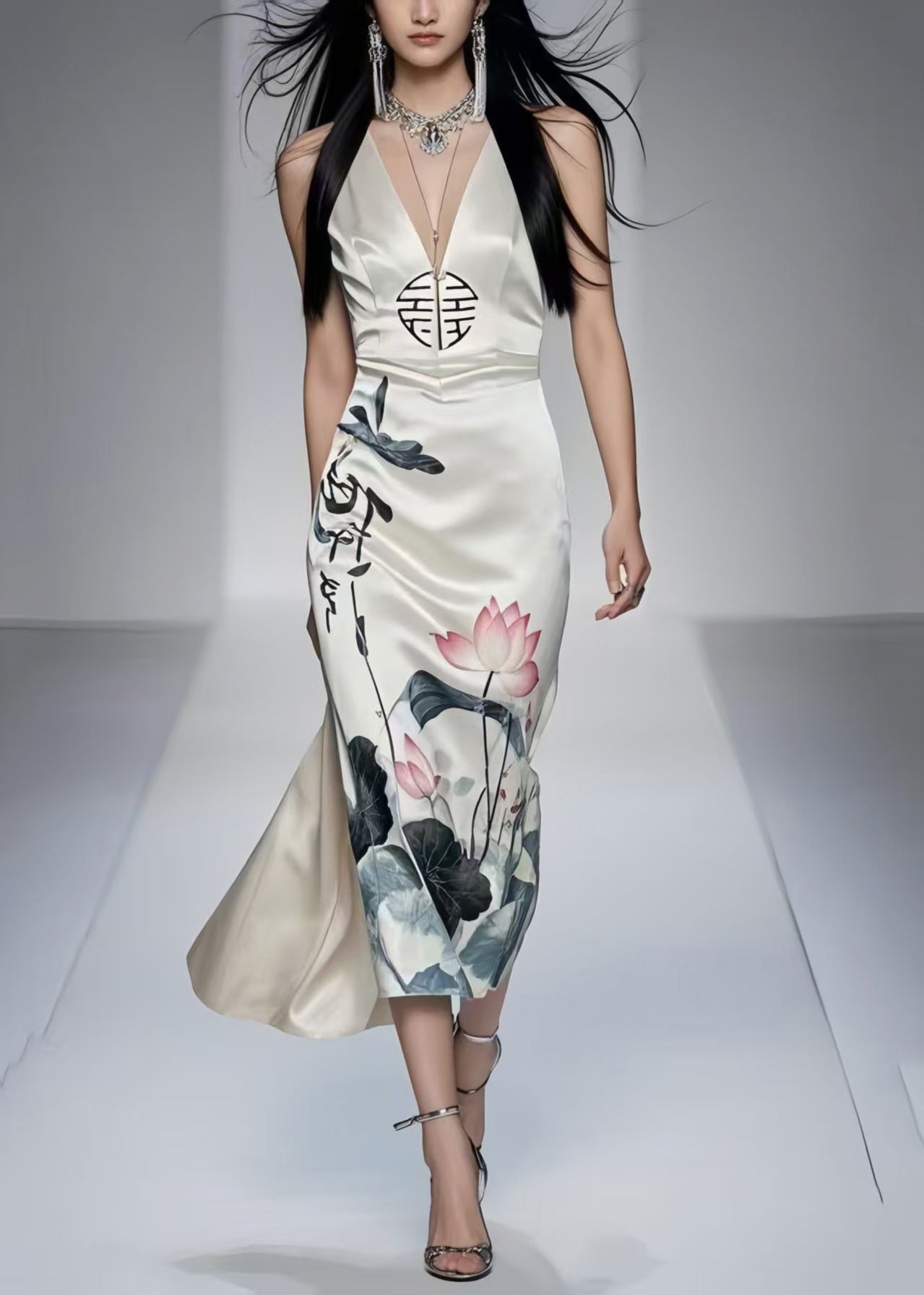 Effortlessly Elegant Dress with a Timeless Design