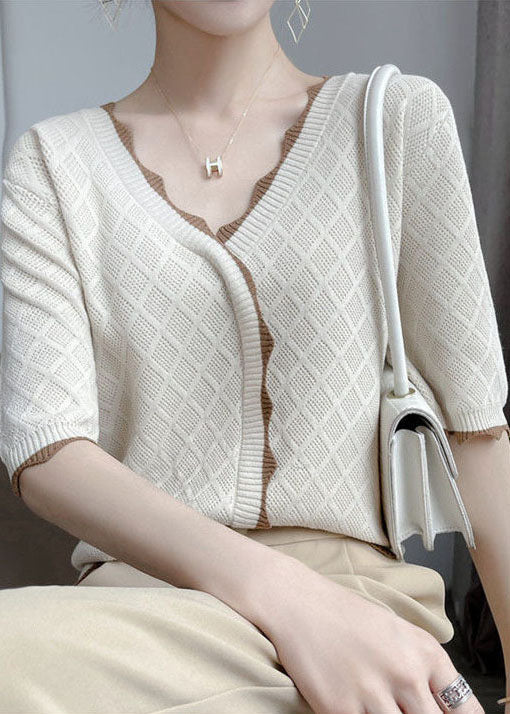 Classic Vintage Sweater with a Flattering Fit