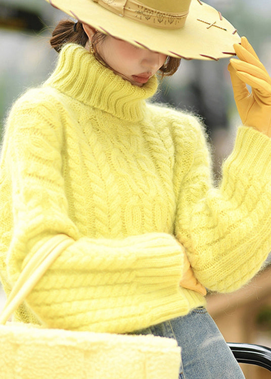 Well Tailored Sweater with a Graceful Silhouette